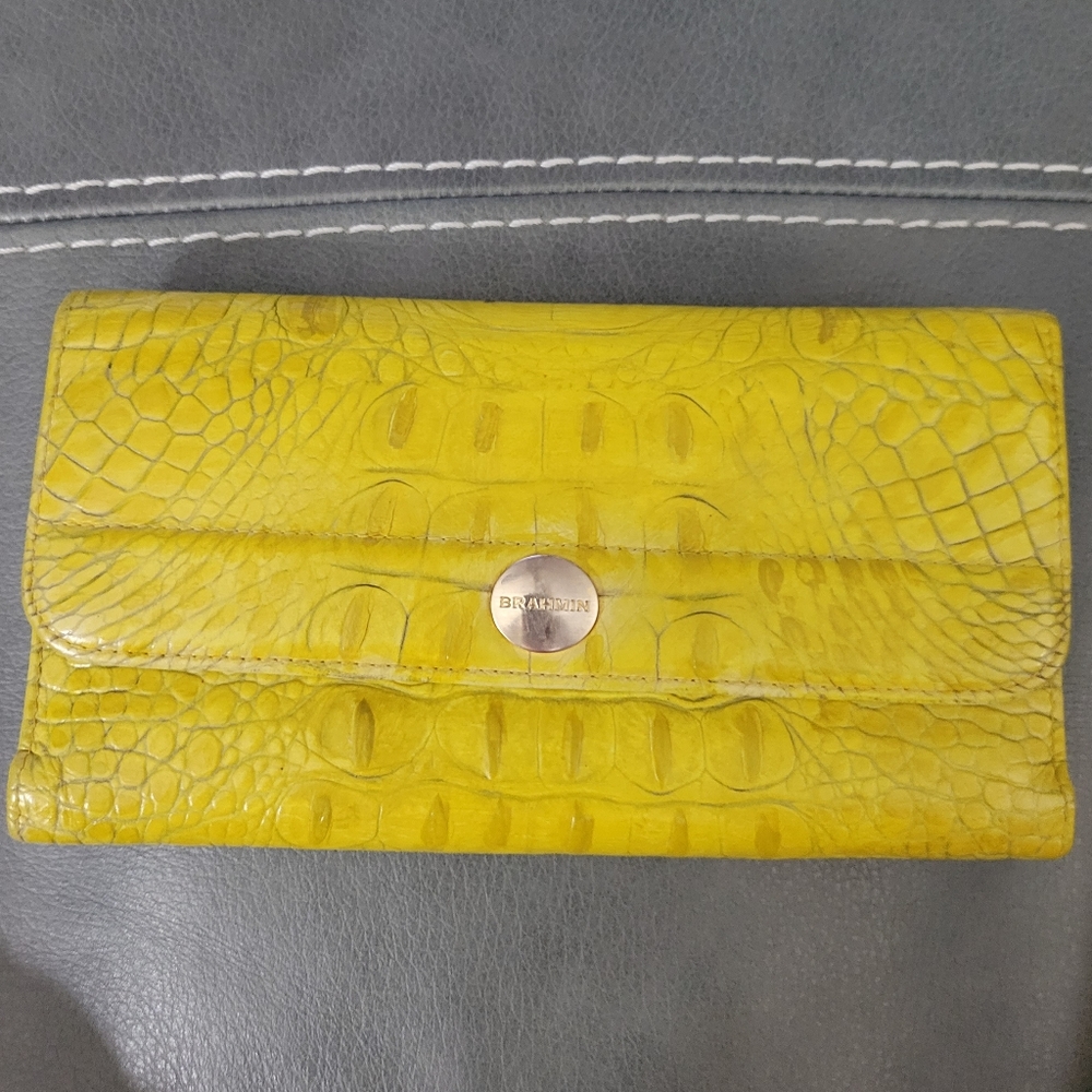 Brahmin wallet